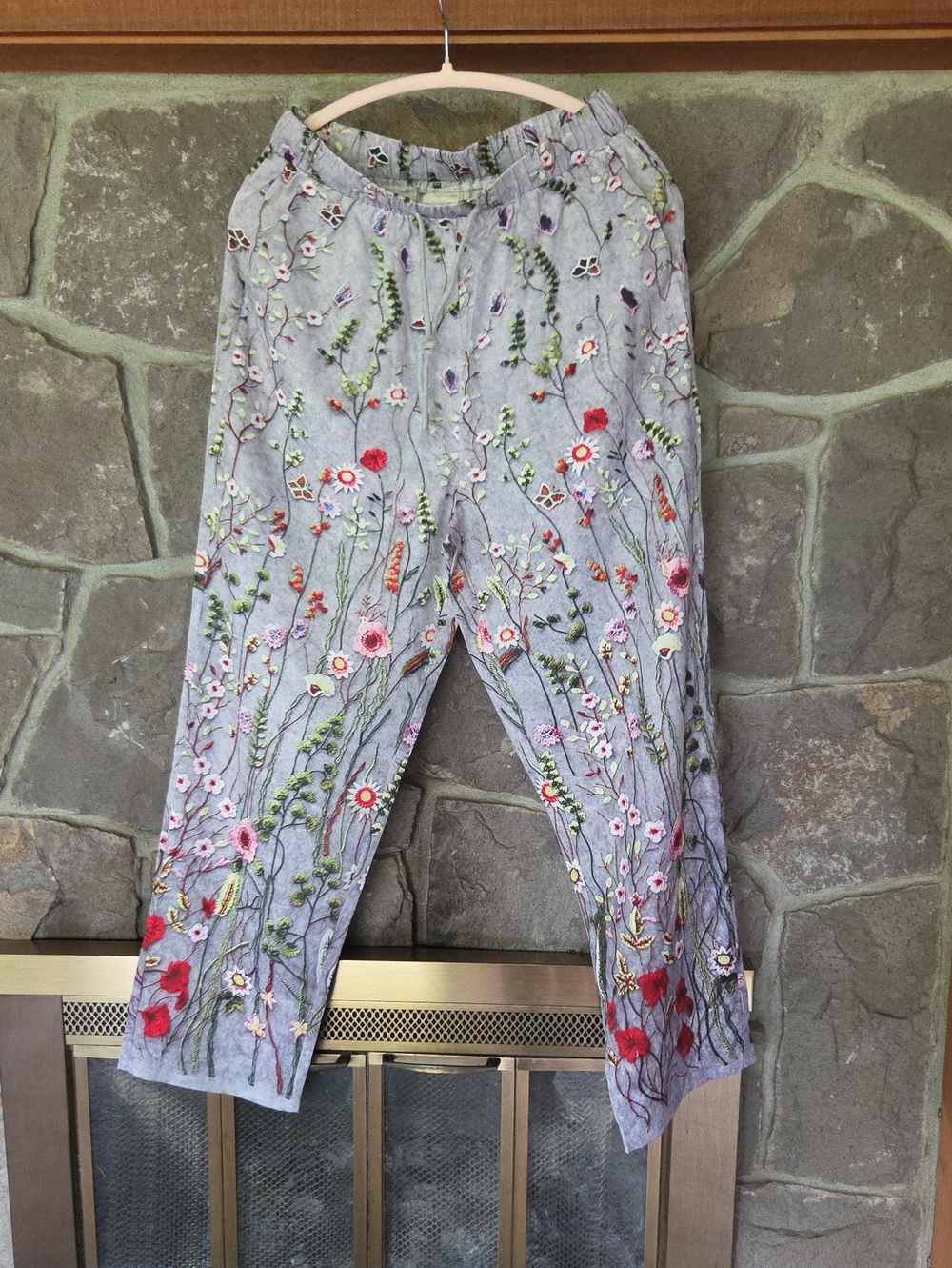 Embroidered Floral Linen-Blend Pants in Light Gray